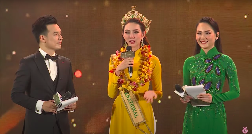 Hoa hậu Thùy Tiên xúc động xuất hiện trước sự đón chào của hàng nghìn khán giả quê nhà