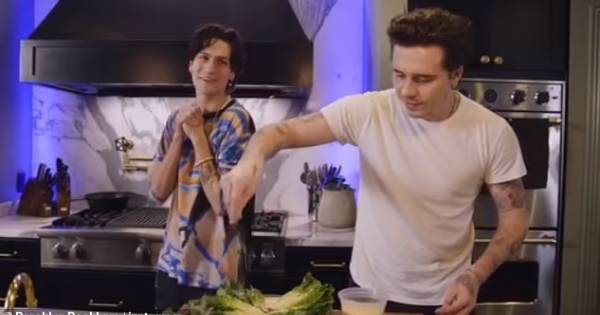 Cậu cả nhà David Beckham chuyển từ nghề chụp ảnh sang nghề đầu bếp