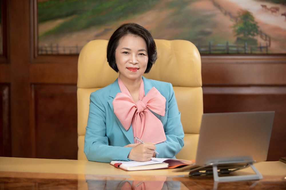 Mặc dù có đời tư kín tiếng nhưng bà Phạm Thu Hương lại được biết nắm giữ nhiều vai trò quan trọng trong Tập đoàn của chồng