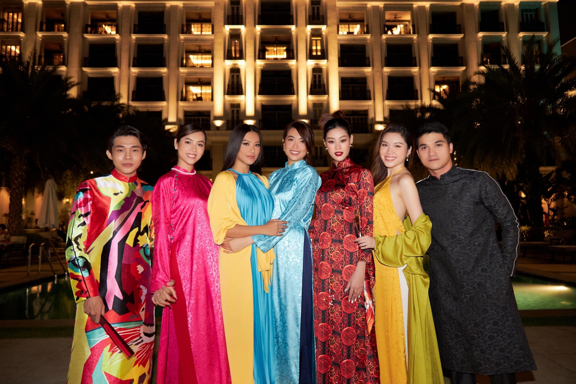 Hoa hậu Khánh Vân xuất hiện chung khung hình với các thành viên của Miss Universe Việt Nam