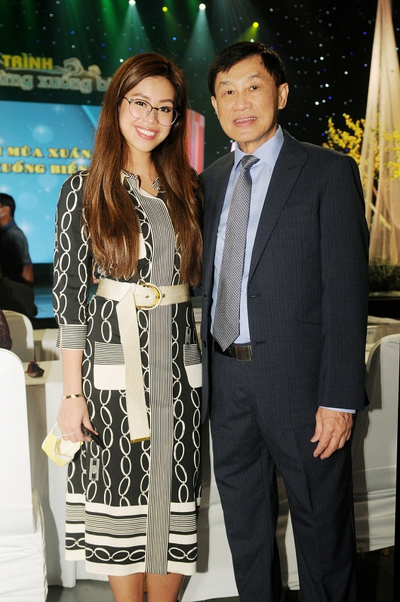 Bên cạnh nổi tiếng xinh đẹp, Tiên Nguyễn cũng nắm giữ vị trí quan trọng trong công ty của người bố tỷ phú