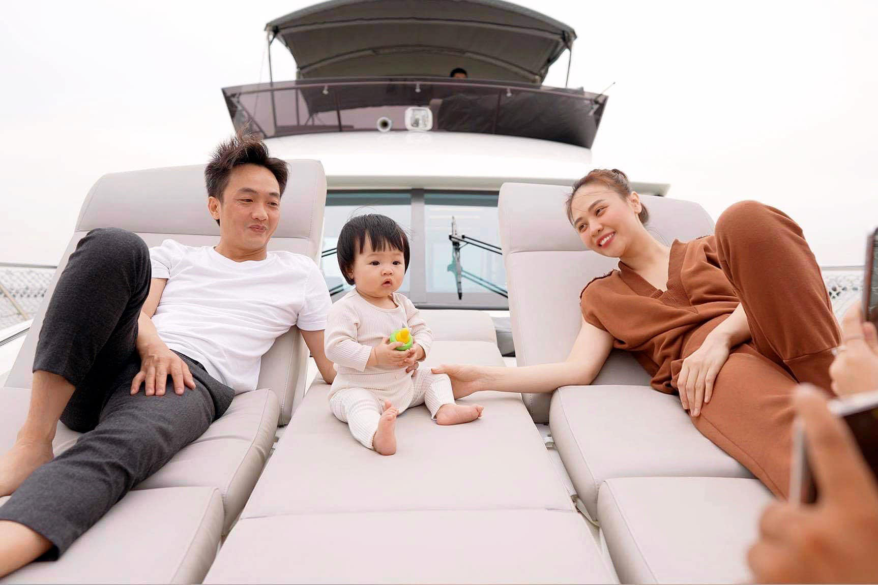 Gia đình hạnh phúc, viên mãn cùng cuộc sống xa hoa , vương giả của Cường Đô La và Đàm Thu Trang