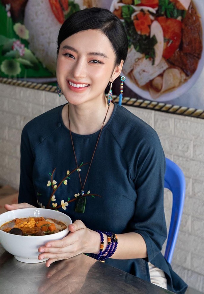 Rời xa showbiz, Angela Phương Trinh chọn cuộc sống yên bình, ăn chay trường và là bà chủ của cửa hàng ăn chay
