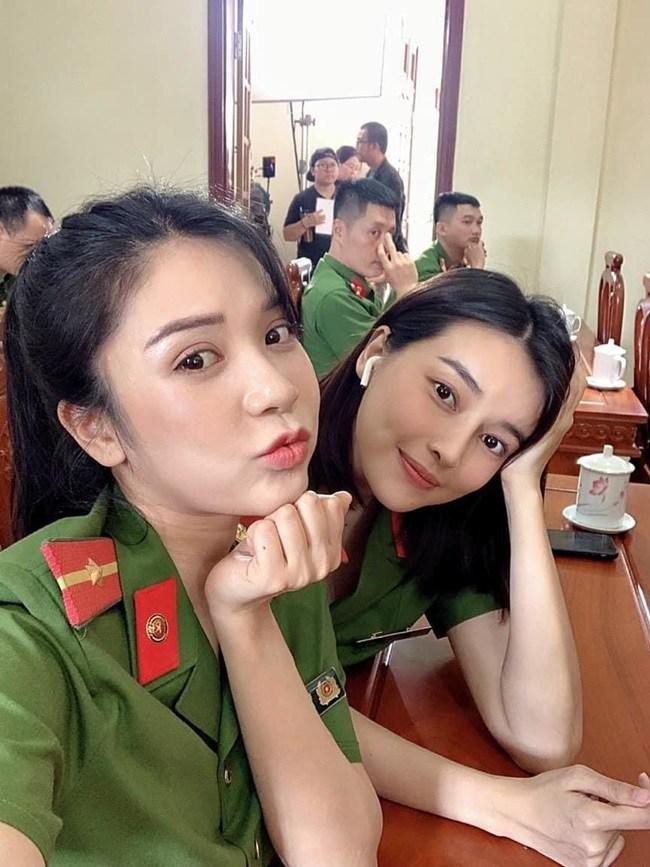 Hình ảnh Thanh Bi và Cao Thái Hà trong trang phục cảnh sát từng khiến mạng xã hội xôn xao