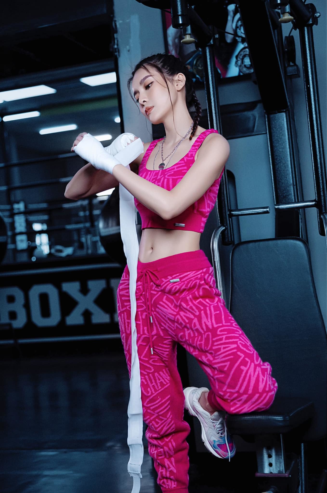 Nữ diễn viên chăm chỉ tập gym và chạy bộ để giữ được thân hình thon thả, nuột nà