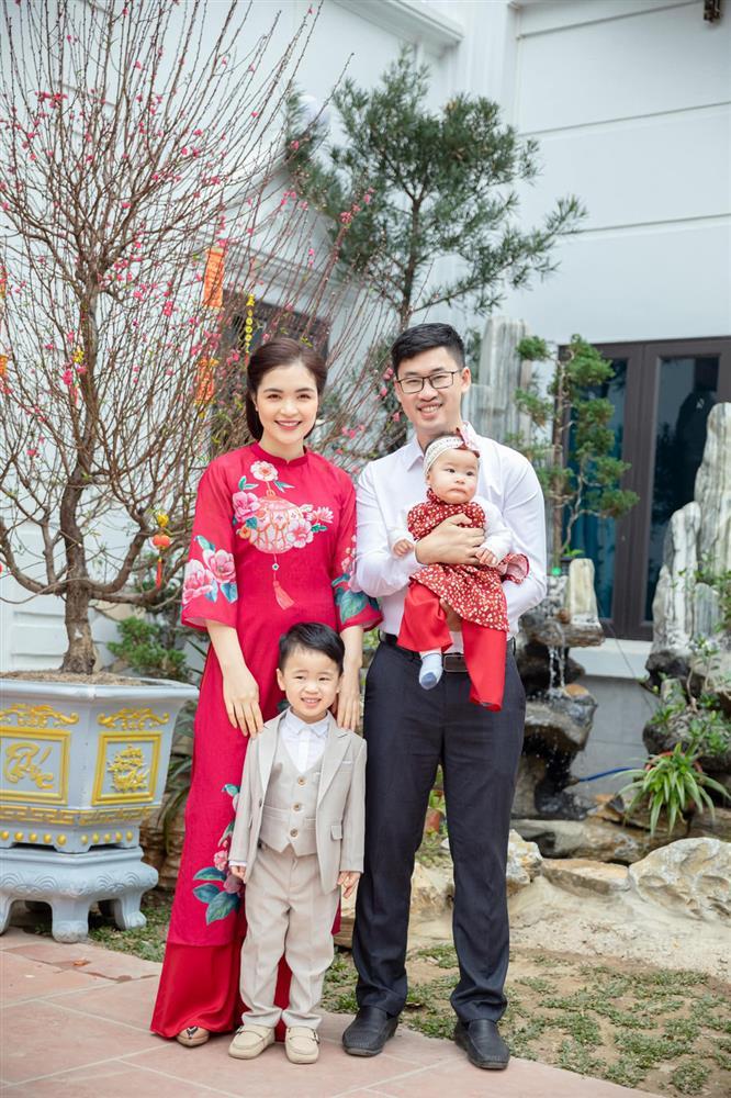 Gia đình hạnh phúc, viên mãn của Nguyễn Hằng ở thời điểm hiện tại