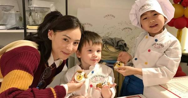 Trương Bá Chi lái xe đưa con trai thứ 3 đi chơi, bịt kín nhưng vẫn khiến dân tình xôn xao 