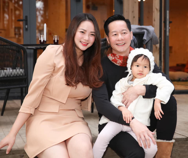 Cuộc sống hôn nhân viên mãn của Phan Như Thảo bên ông xã hơn 25 tuổi và con gái