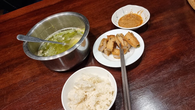 Bữa cơm đạm bạc, giản dị của nam nghệ sĩ khiến nhiều người bất ngờ