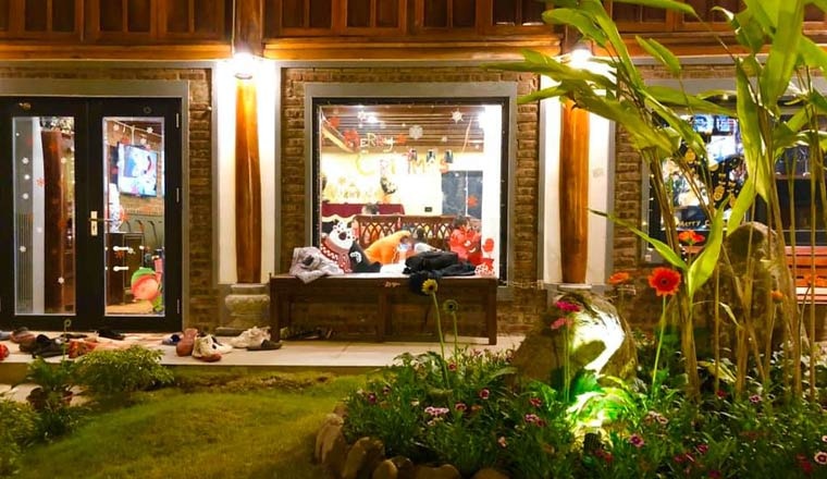 Cận cảnh căn biệt thự theo hơi hướng của cổ xưa của nghệ sĩ Xuân Bắc