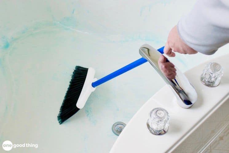 Mẹo làm sạch bồn tắm hiệu quả bằng phương pháp rẻ tiền