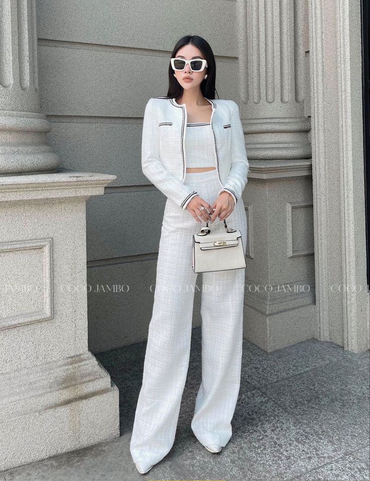 Kết hợp cùng các món đồ như tank top và dép xỏ ngón, bạn sẽ có một bộ trang phục thật trẻ trung và mới mẻ