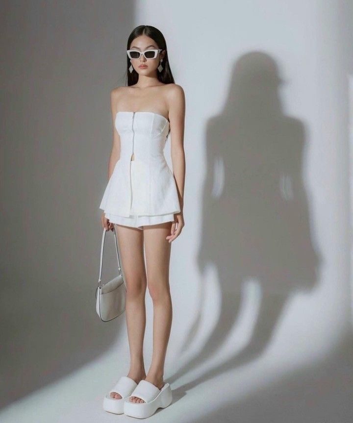 Sự kết hợp giữa thoải mái và phong cách sang trọng khiến cho kiểu dép này trở thành lựa chọn hàng đầu của nhiều quý cô