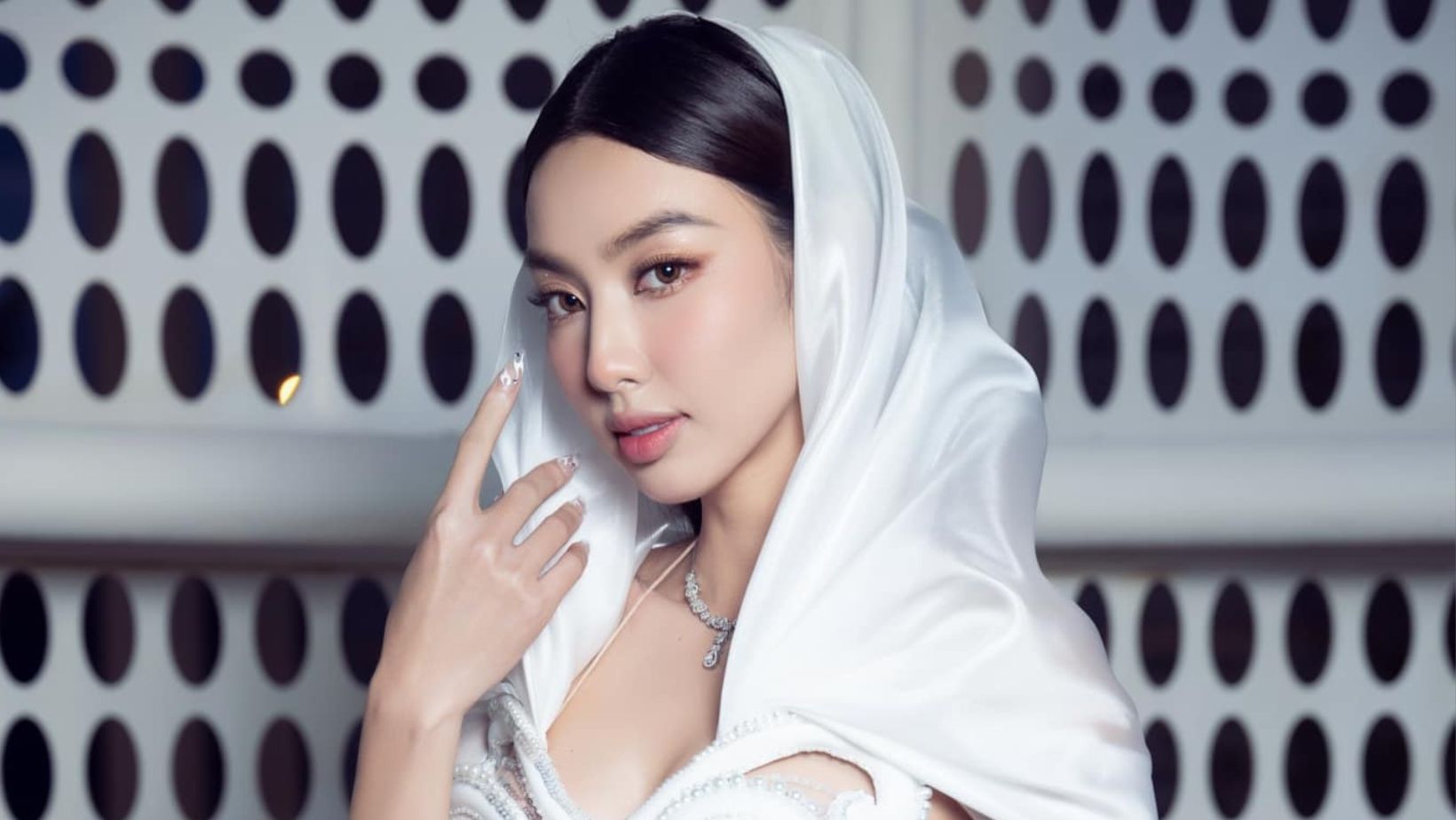 Thuỳ Tiên và Lương Thuỳ Linh tại Vietnam Beauty Fashion Fest 5 