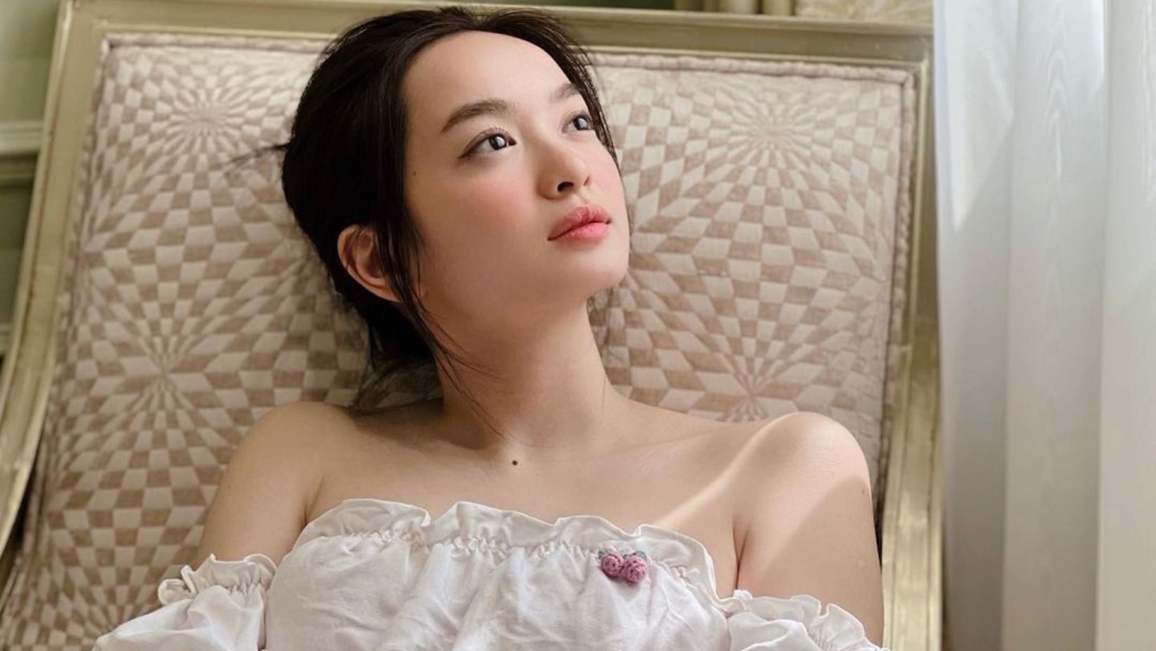 Kaity Nguyễn có làn da "em bé", để mặt mộc vẫn rạng rỡ nhờ những bí quyết này