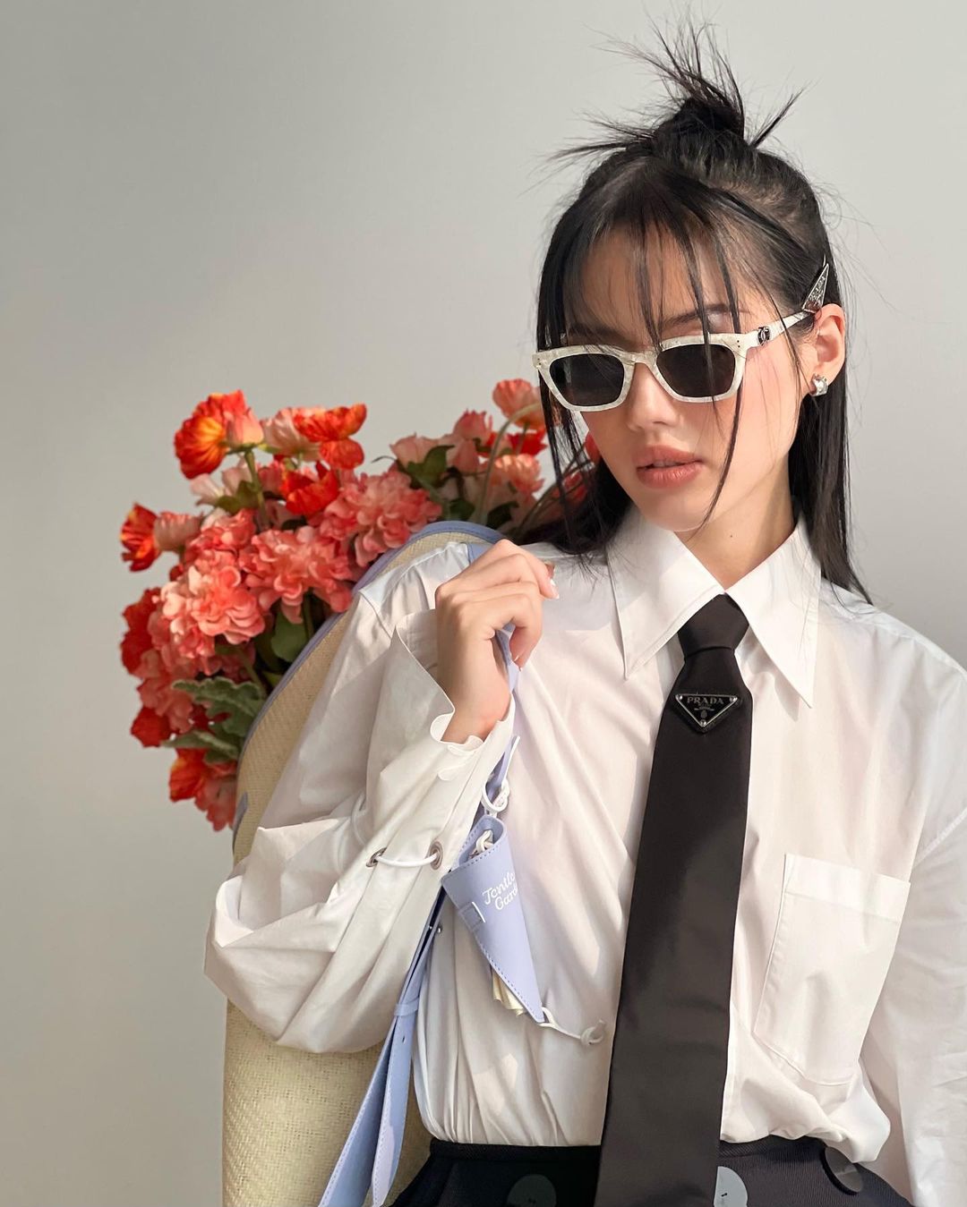 Hiện tại, Khánh Linh đã xây dựng một hệ thống mạng xã hội vững chắc với hơn 252K theo dõi trên kênh YouTube, hơn 457K người theo dõi trên TikTok và 1 triệu người theo dõi trên tài khoản Instagram. Từ một cô gái trẻ với giấc mơ thời trang, Khánh Linh đã trở thành biểu tượng thời trang và nguồn cảm hứng cho nhiều người trẻ
