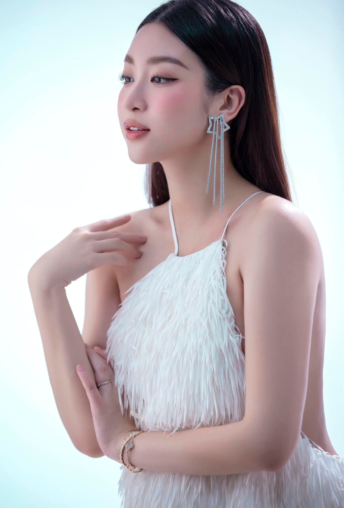 Hoa hậu Đỗ Mỹ Linh xinh đẹp rạng ngời trong loạt ảnh công bố đã lên chức mẹ bỉm
