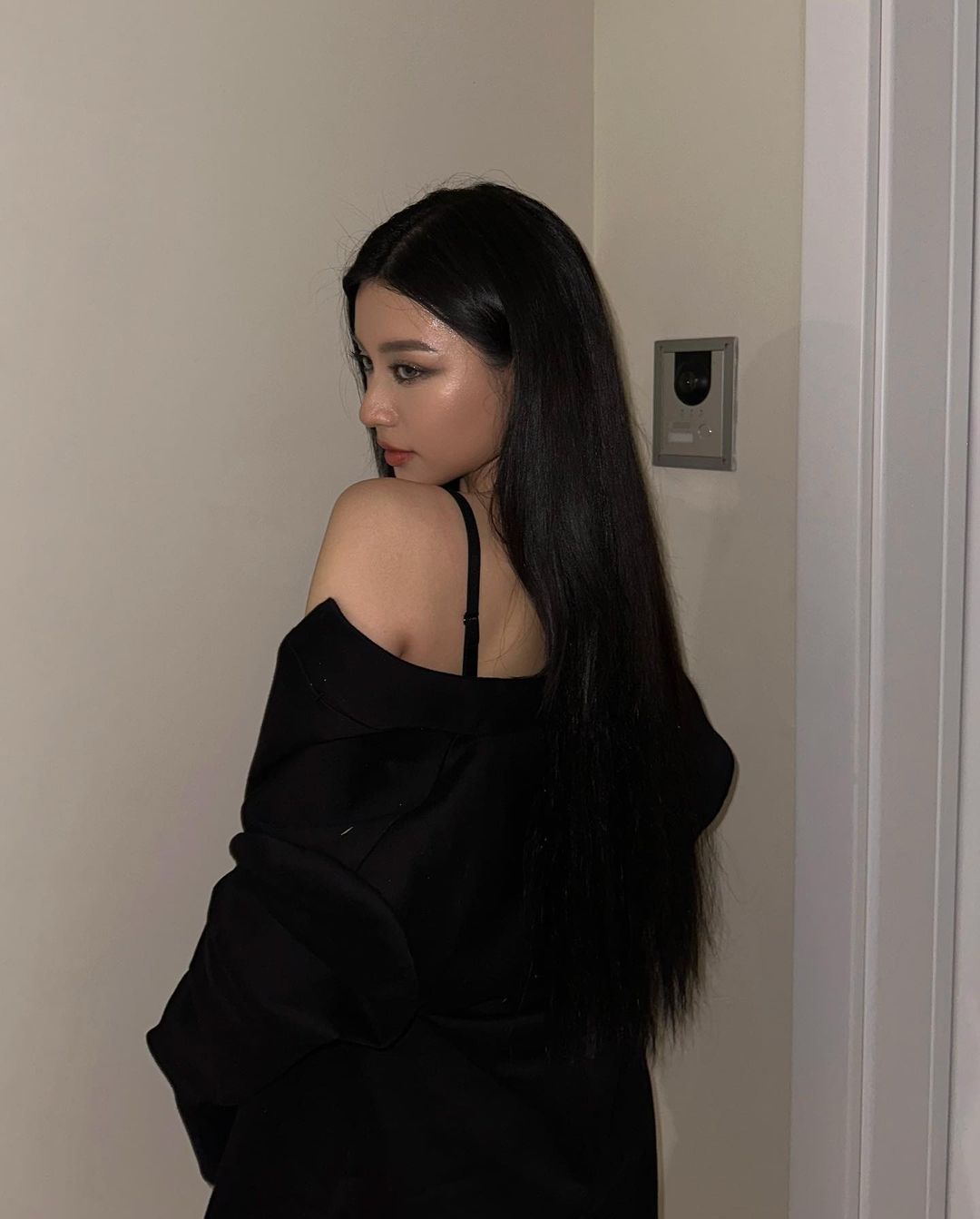 Bâu Krysie rất thành công khi bước ra từ The Face Việt Nam 2023