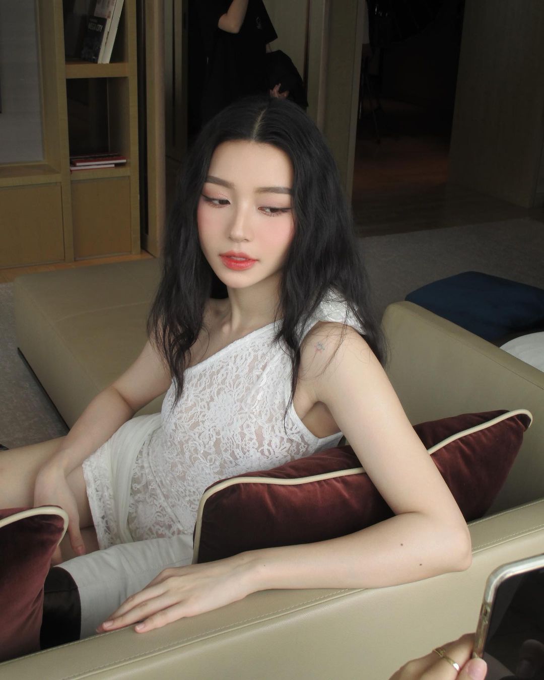 Bâu Krysie với vẻ đẹp gây sốt, 