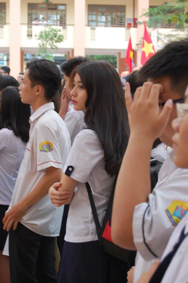 Bức ảnh này của cô nàng đã Viral trên MXH khi Bâu mới cấp 3, nhan sắc 10 điểm không có nhưng!