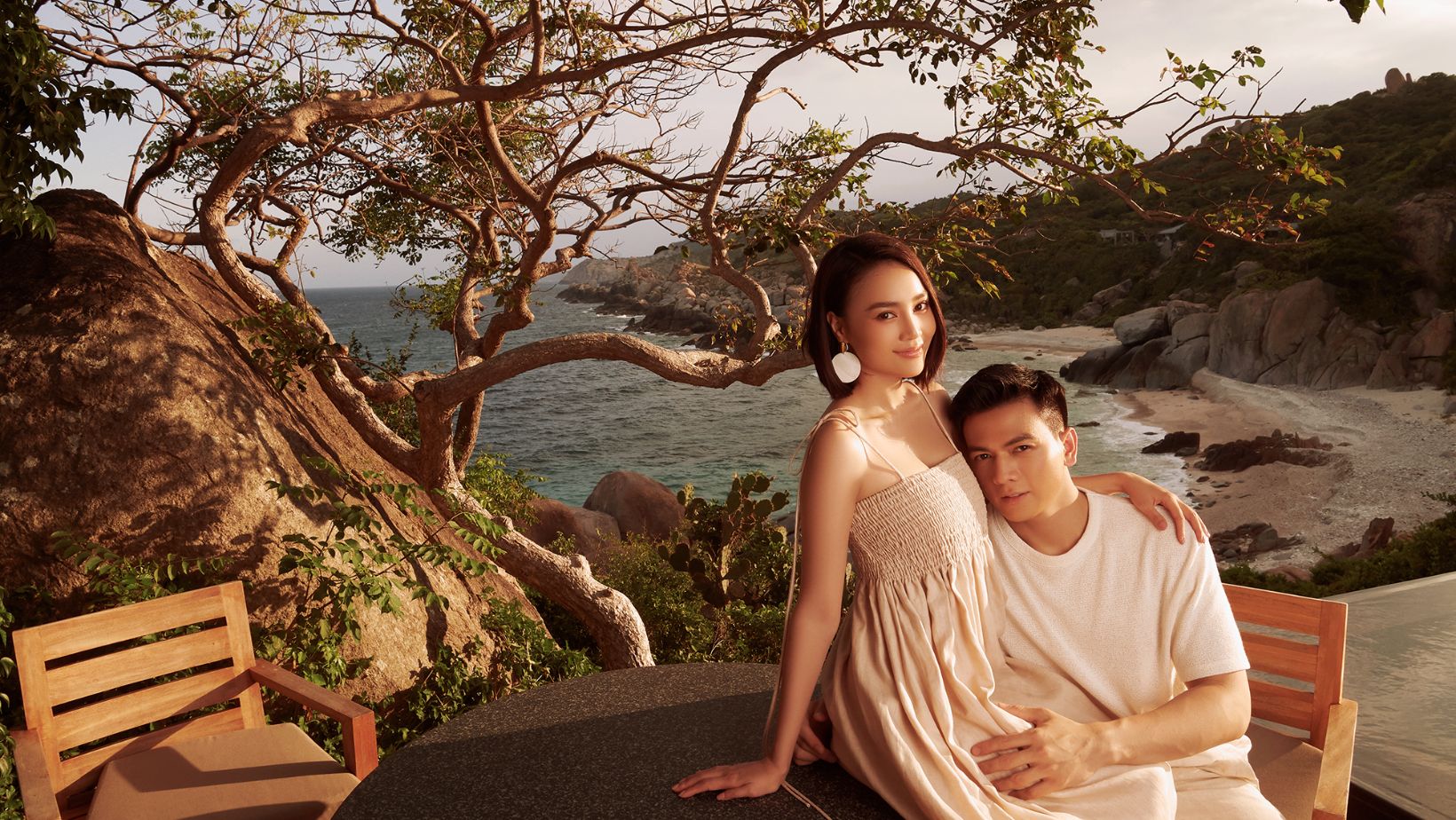 Bắt trọn khoảnh khắc mỹ nam Vbiz cưng chiều Lan Ngọc tại Mỹ, các fan lại đẩy thuyền "điên đảo"