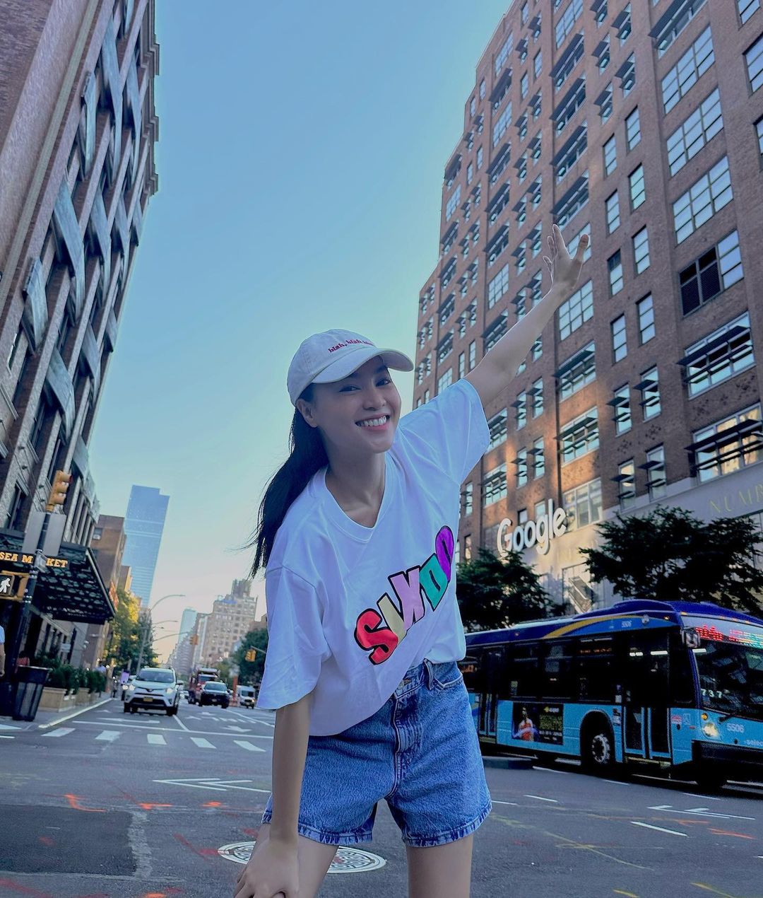 Áo thun và quần short là combo mang lại sự thoải mái cho người mặc.