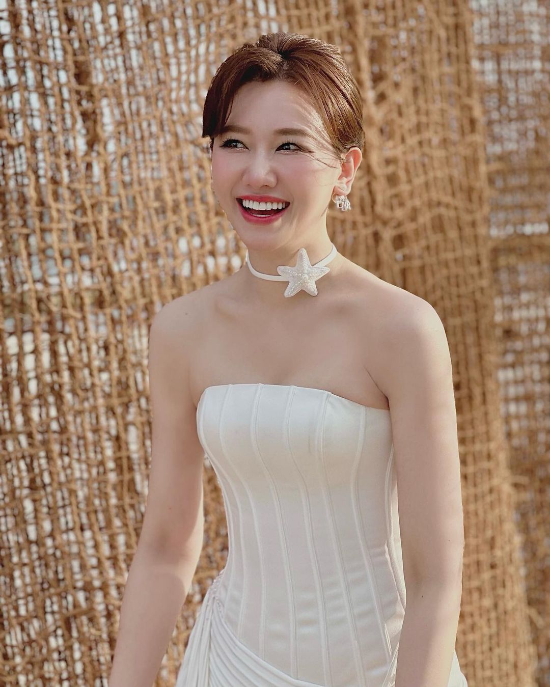 Hari Won trên trang cá nhân của mình khẳng định mọi thứ không phải tự nhiên mà đẹp. Cô phải chịu chi để 