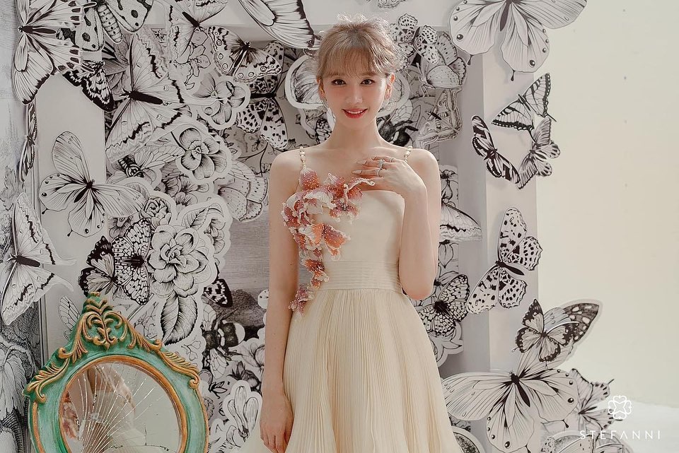 Nhờ chăm da cẩn thận và tốn tiền nên Hari Won luôn tự tin khoe mặt mộc xinh đẹp.