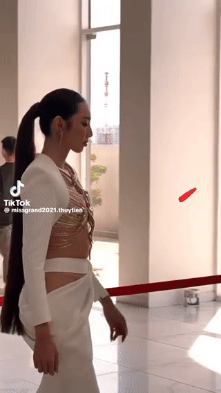 Trước đó, người đẹp thường xuyên để lộ khuyết điểm này