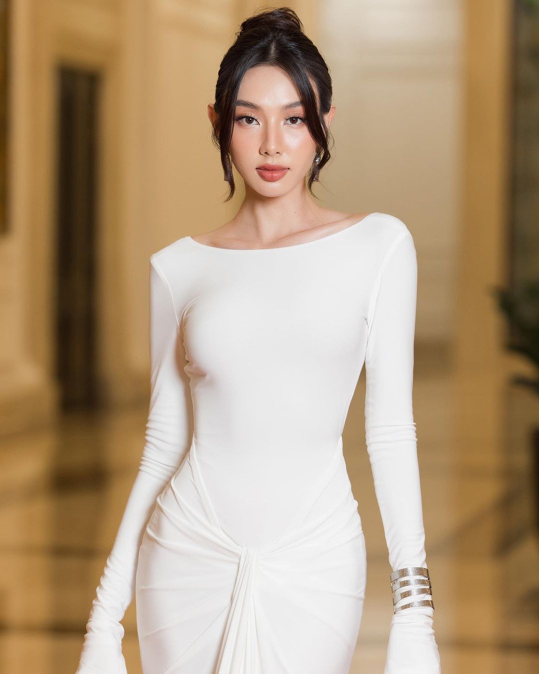 Bên cạnh những lời khen ngợi, netizen liền nhận ra một khuyết điểm cơ thể của Hoa hậu Thuỳ Tiên