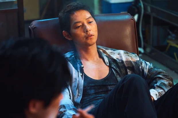 Song Joong Ki chịu khó vào nhiều dạng vai khác nhau, nhưng diễn xuất vẫn chưa được cải thiện