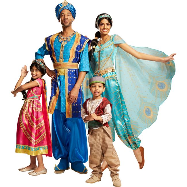 Du ngoạn cùng gia đình Aladin và công chúa Jasmine trên chiếc thảm bay thần kì hẳn sẽ xin được nhiều kẹo nhất khu phố