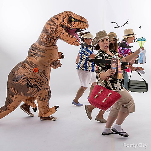 T-REX ATTACK!!! Cùng cả nhóm đóng hoạt cảnh trốn chạy khỏi khủng long bạo chúa T-Rex trong Jurassic World