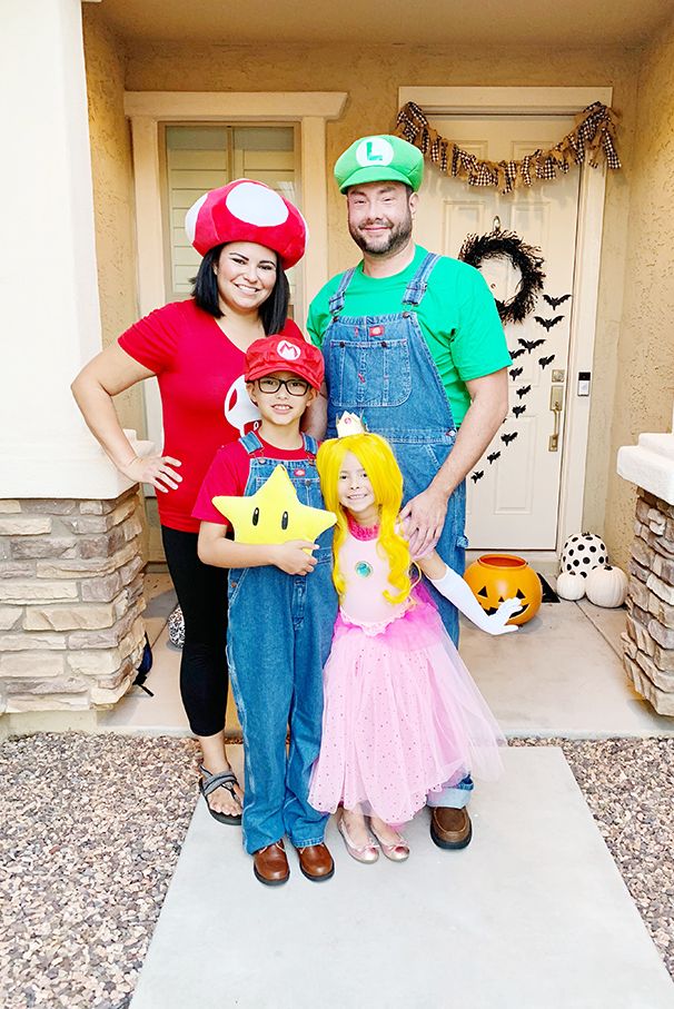 Gia đình Mario cùng nhau giải cứu công chúa bé