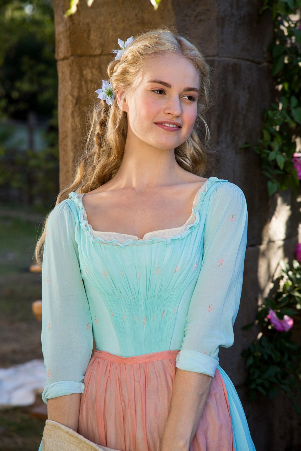 Lily James: Nàng Cinderella thắp nắng Hollywood bằng nụ cười - Ảnh 6