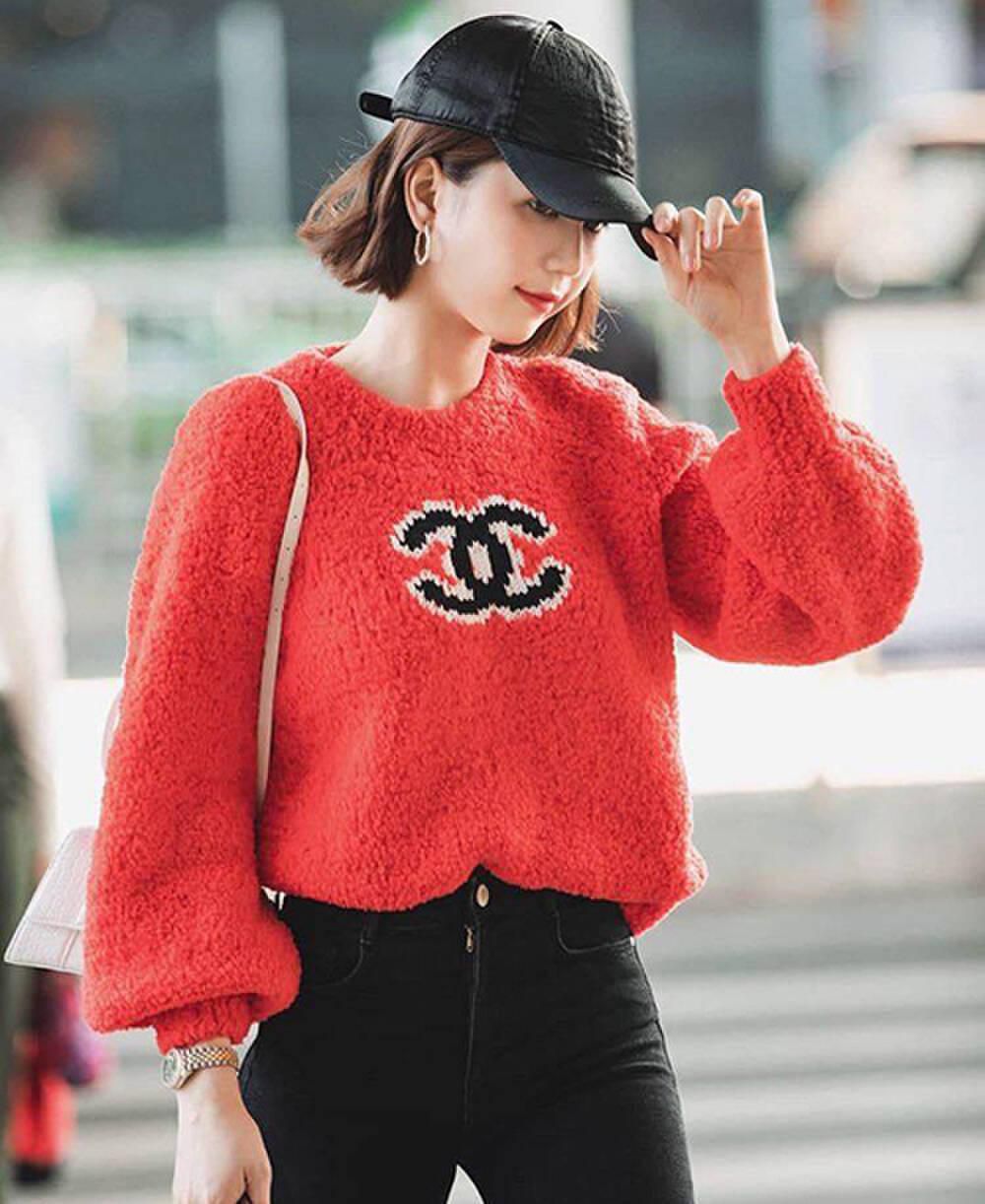 Diện áo len Sweater kín đáo, Ngọc Trinh vẫn khiến fan 'mê chữ ê kéo dài' - Ảnh 3