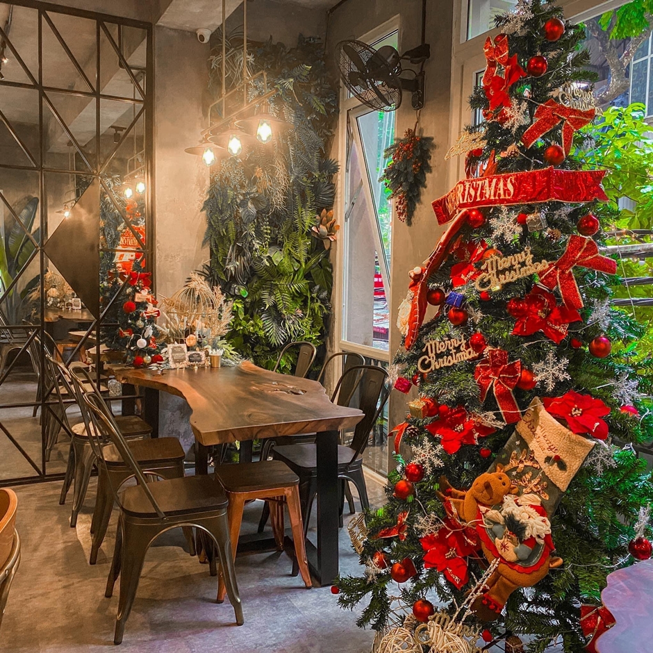 Đón Giáng Sinh dịp cuối tuần sớm với 9 quán cà phê  xinh lung linh ở Hà Nội - Ảnh 14