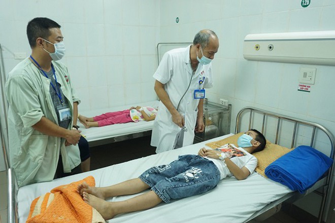 Hà Nội: Điều tra vụ 51 học sinh phải nhập viện vì ngộ độc - Ảnh 1
