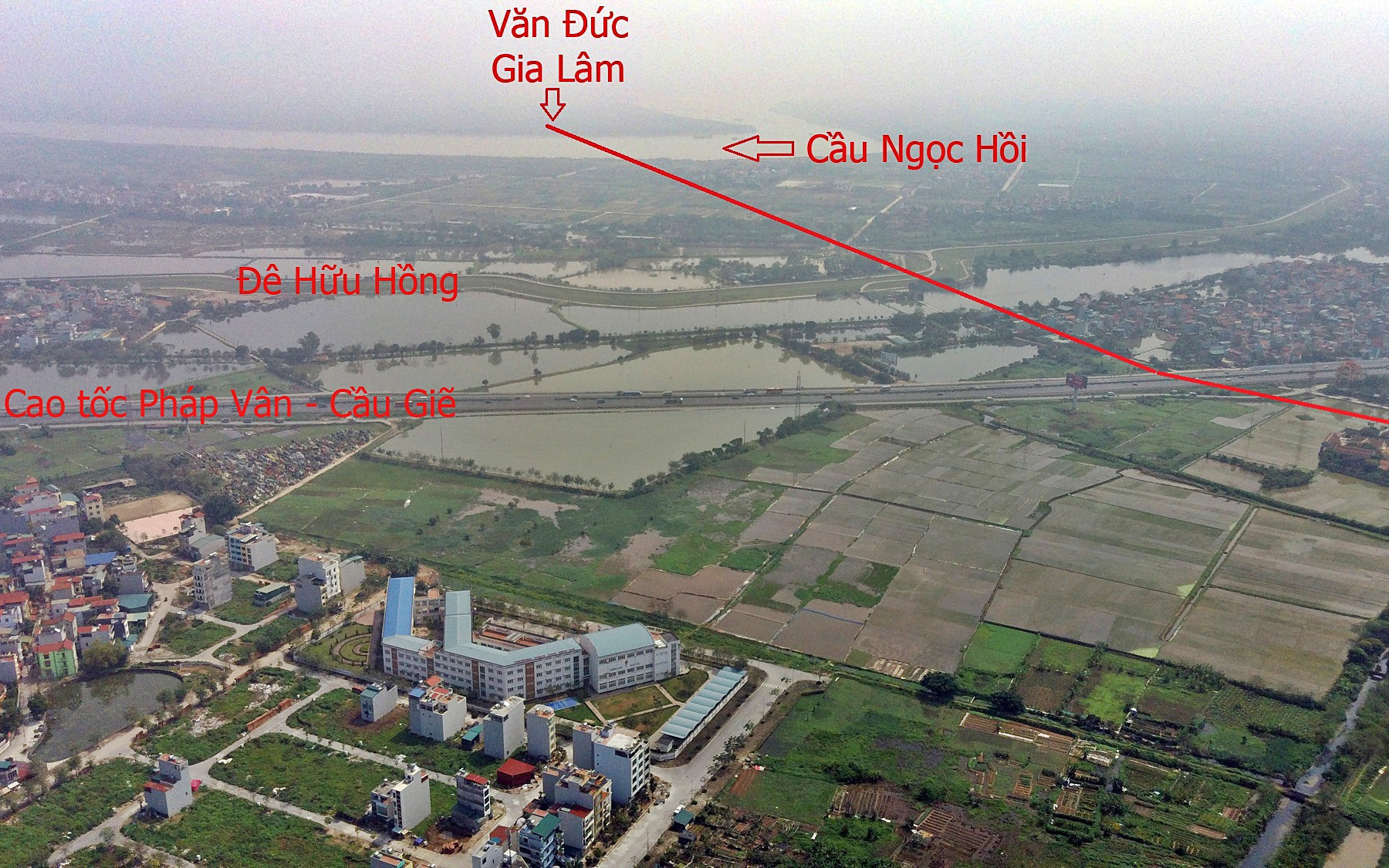 Cầu Ngọc Hồi có chiều dài khoảng 13,8km, thuộc địa bàn quận Hà Đông và huyện Thanh Trì, TP Hà Nội.