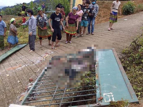 Cổng trường Tiểu học Khánh Yên Thượng ở bản Phung đổ đè 3 học sinh tử vong.