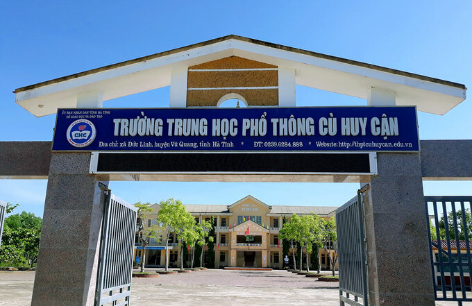 Trường THPT Cù Huy Cận.