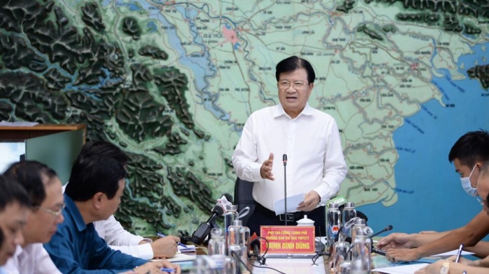 Phó Thủ tướng Trịnh Đình Dũng chủ trì họp khẩn ứng phó với bão số 5​.