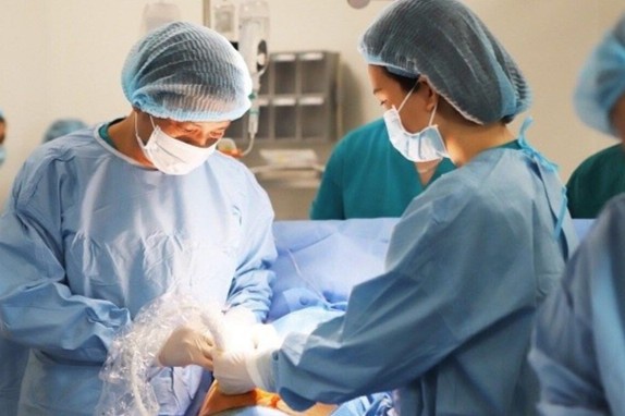 Nhiều thai nhi được các bác sĩ chữa bệnh từ khi còn trong bụng mẹ
