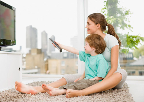 Chuyên gia khẳng định cấm trẻ xem tivi là việc làm