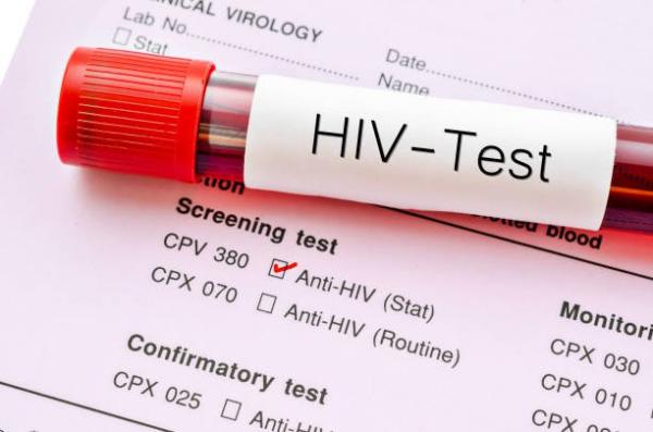 Phát hiện mắc bệnh HIV từ triệu chứng chảy máu hậu môn