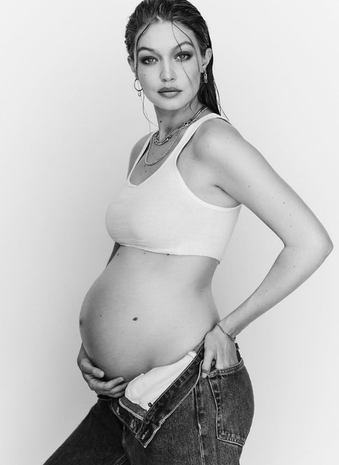 Mang thai nhưng Gigi Hadid vẫn giữ được vóc dáng và đường nét trên khuôn mặt.