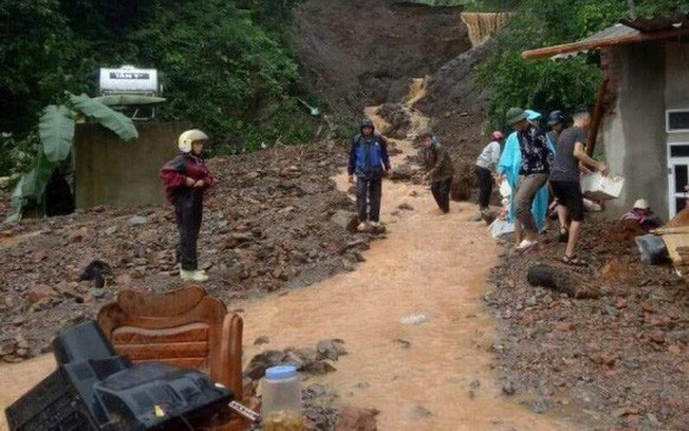 Mưa lớn ở Lào Cai khiến 2 người chết, thiệt hại nặng nề về kinh tế.