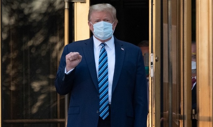 Tổng Thống Donal Trump xuất viện sau 4 ngày nhập viện vì nhiễm Covid-19 và trở về Nhà Trắng để tiếp tục điều trị.