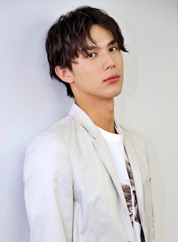 Taishi Nakagawa được mệnh danh là 'nam thần' của màn ảnh Nhật Bản nhờ tài diễn xuất cùng vẻ điển trai. Ảnh: Twitter Taishi Nakagawa.