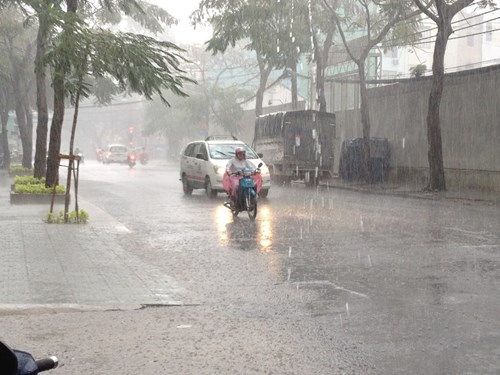 Bão số 6 vừa suy yếu, Bắc Biển Đông lại xuất hiện áp thấp nhiệt đới mới